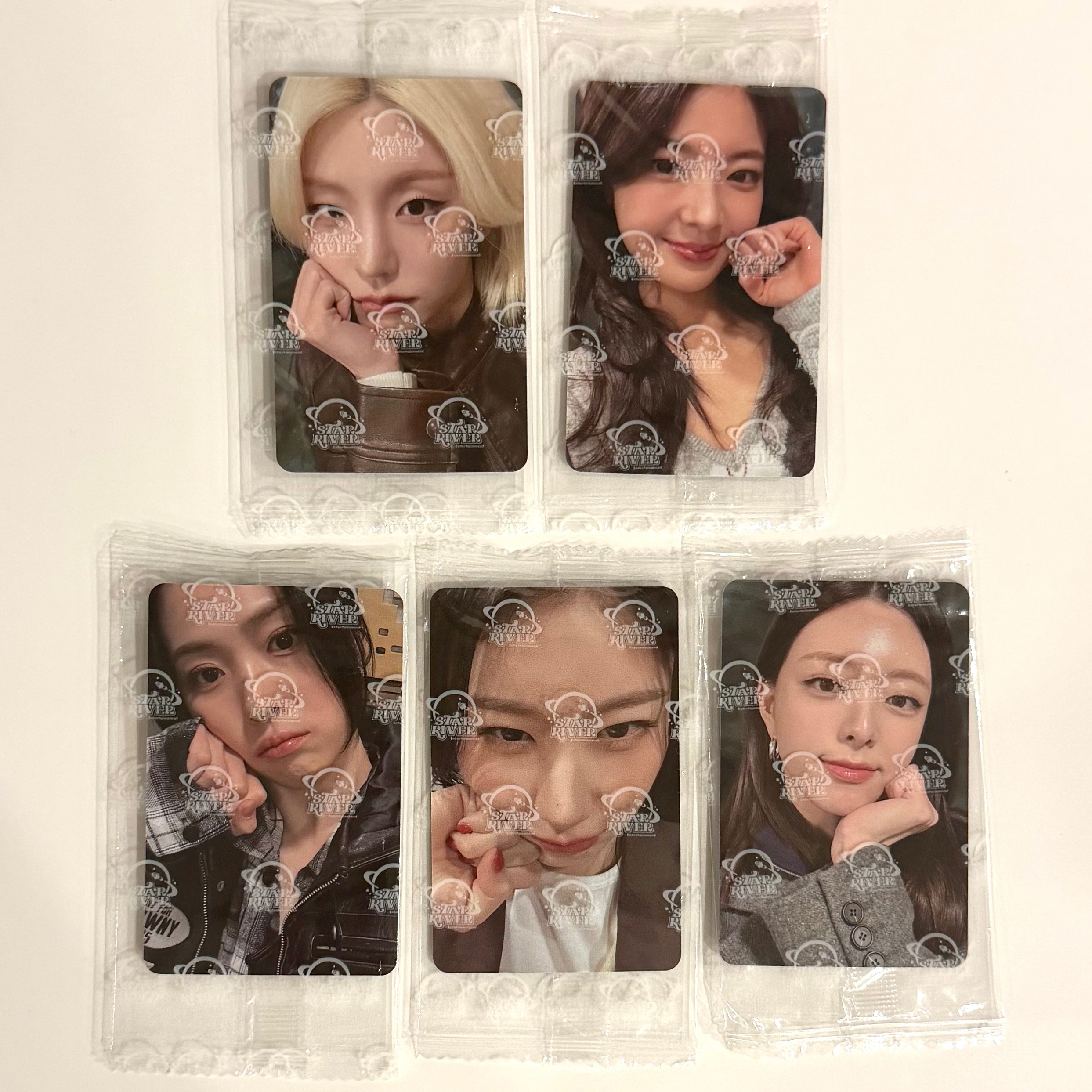 ITZY - TUNNEL VISION SR STAR RIVER SHANGHAI FANSIGN POB PHOTOCARD