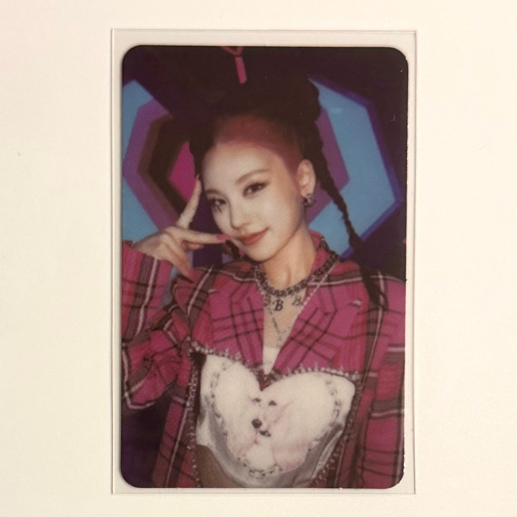 YEJI (ITZY) - CRAZY IN LOVE JC ALBUM PHOTOCARD