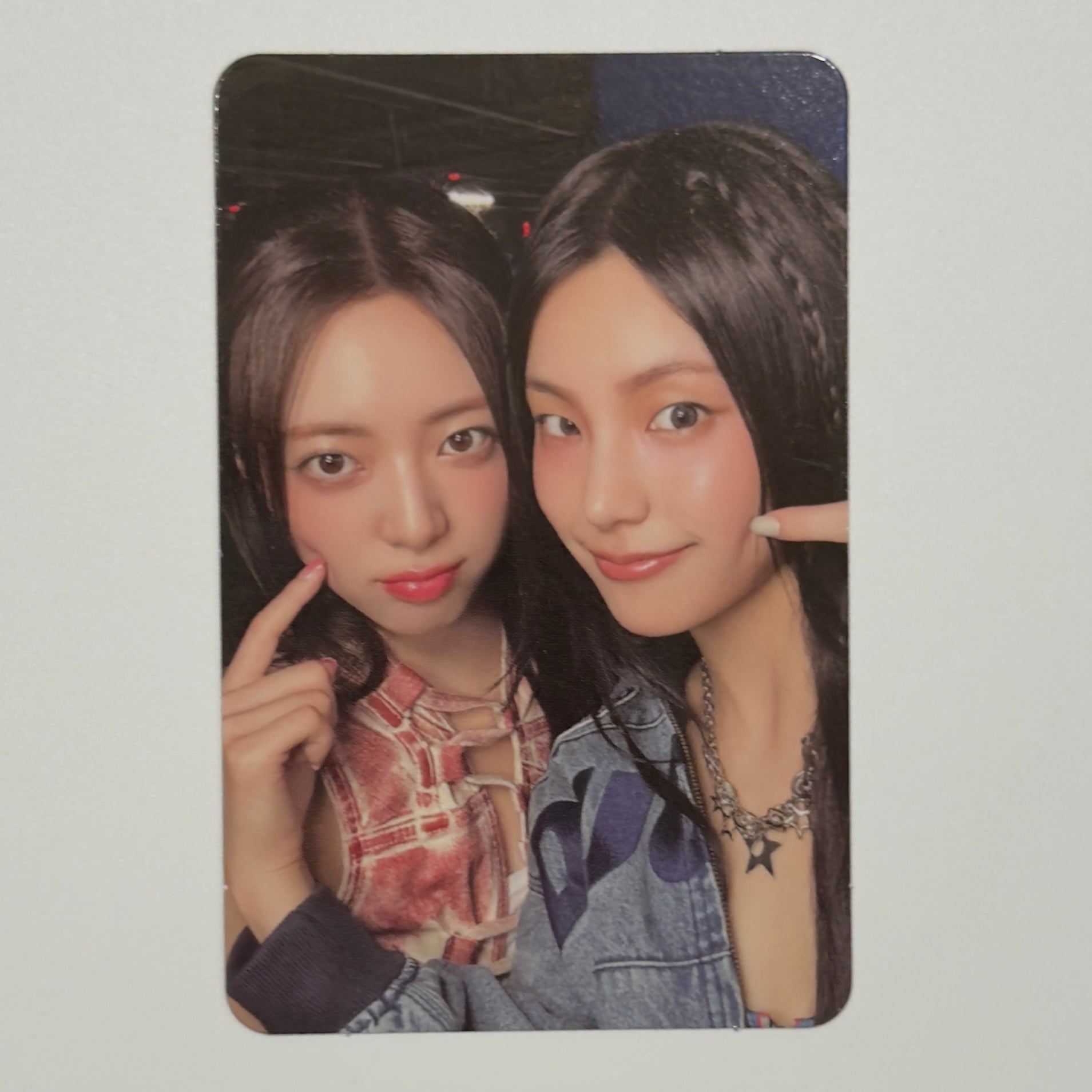 YEJI + YUNA (ITZY) - GOLD ALBUM PHOTOCARD