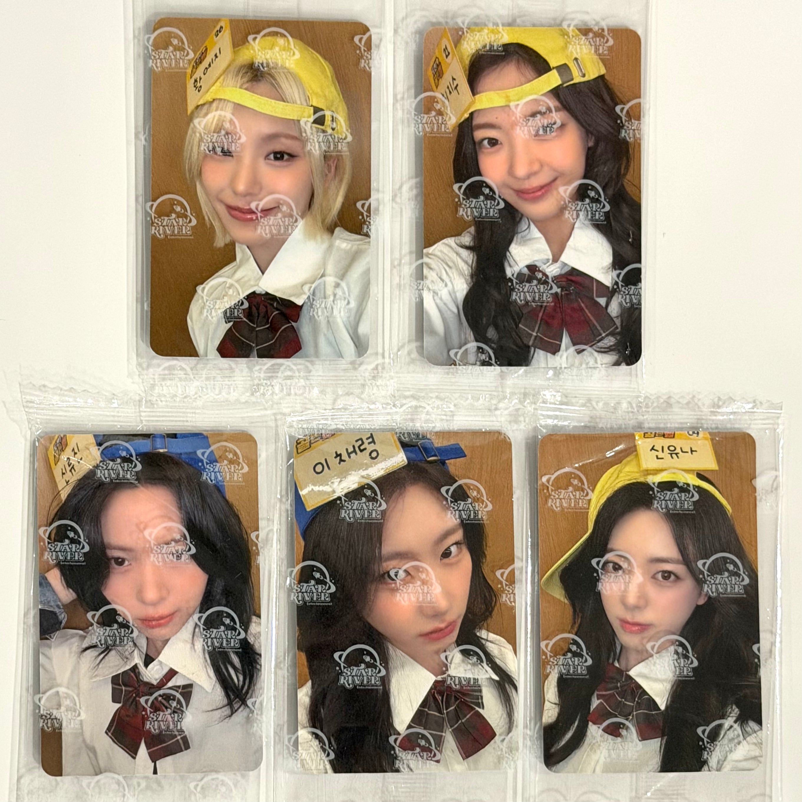 ITZY - TUNNEL VISION SR STAR RIVER SHANGHAI OFFLINE FANSIGN 5 POB PHOTOCARD (GOLDEN BELL CHALLENGE VER)