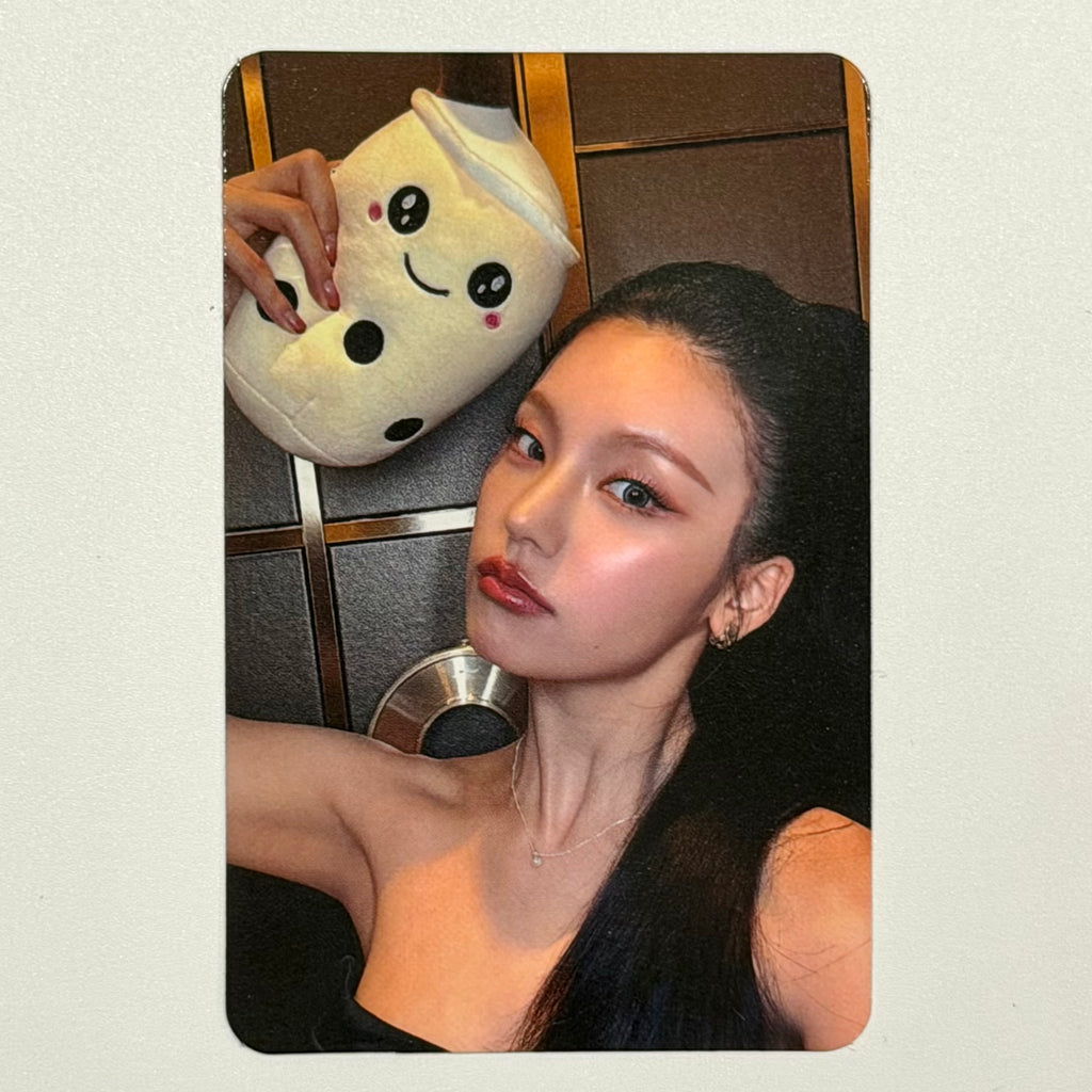 YEJI - AIR YETIMALL FANSIGN POB PHOTOCARD