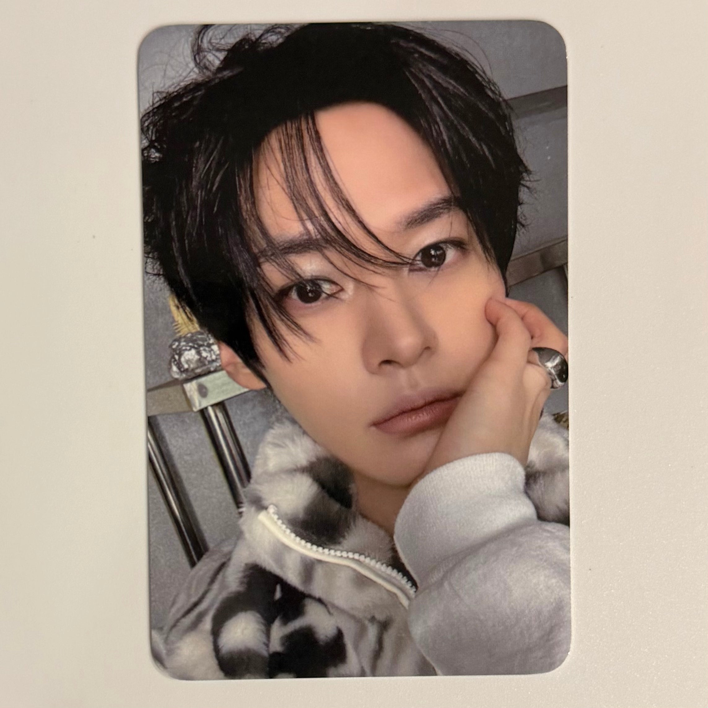 LEE KNOW (STRAY KIDS) - 2026 SG SEASONS GREETINGS  EVERLINE POB PHOTOCARD