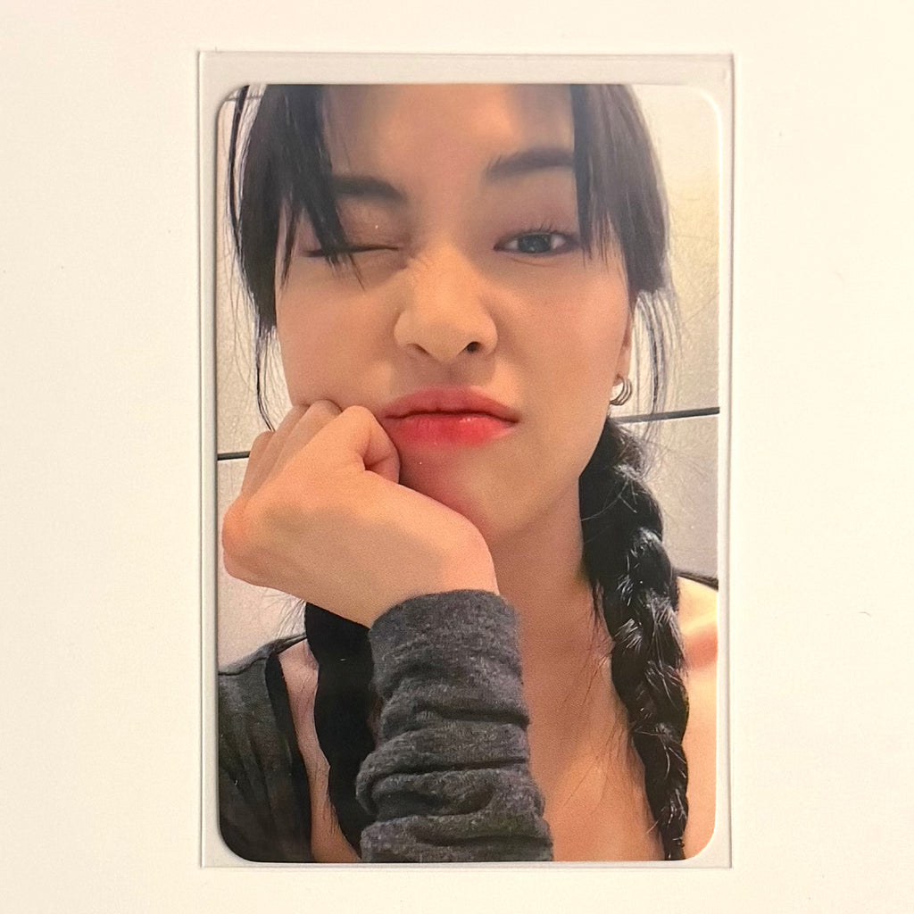 RYUJIN (ITZY) - CHECKMATE SOUNDWAVE ONLINE FANSIGN POB PHOTOCARD
