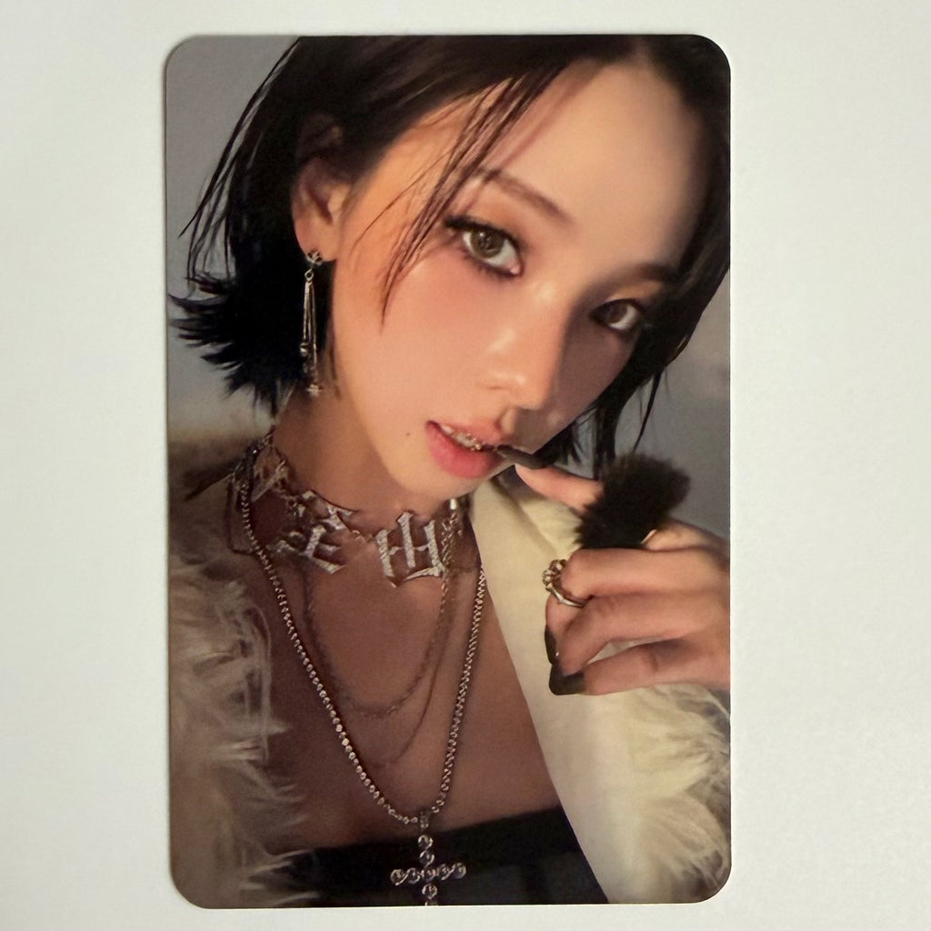 KARINA (AESPA) - DIRTY WORK ALBUM PHOTOCARD (worker ver)