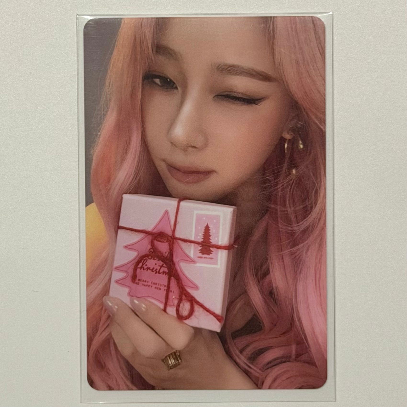 GISELLE (AESPA) - 2024 PINK CHRISTMAS TRADING PHOTOCARD