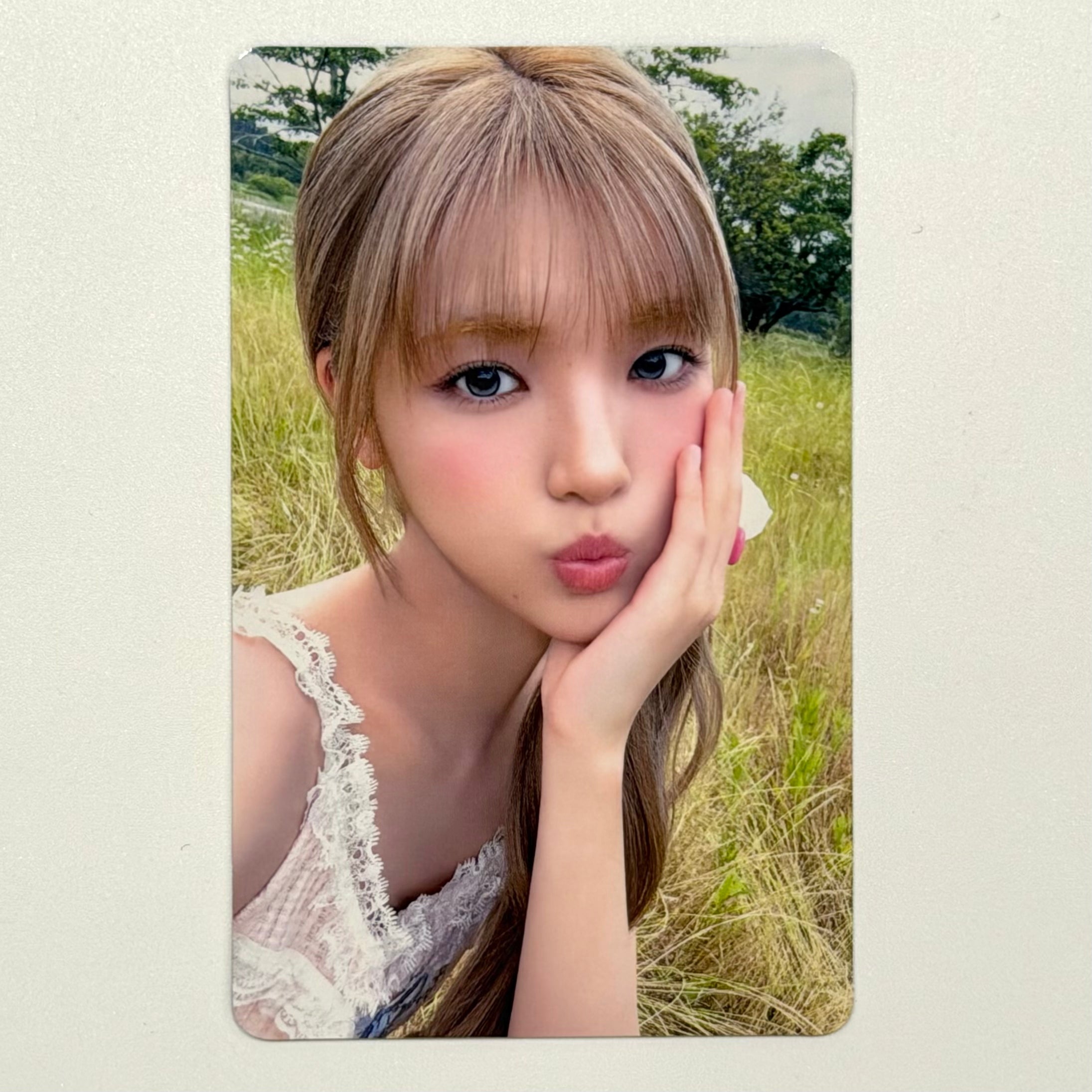 YUHA (Hearts2Hearts h2h) - ICONIC HEART UNIVERSAL MUSIC STORE UMS POB PHOTOCARD