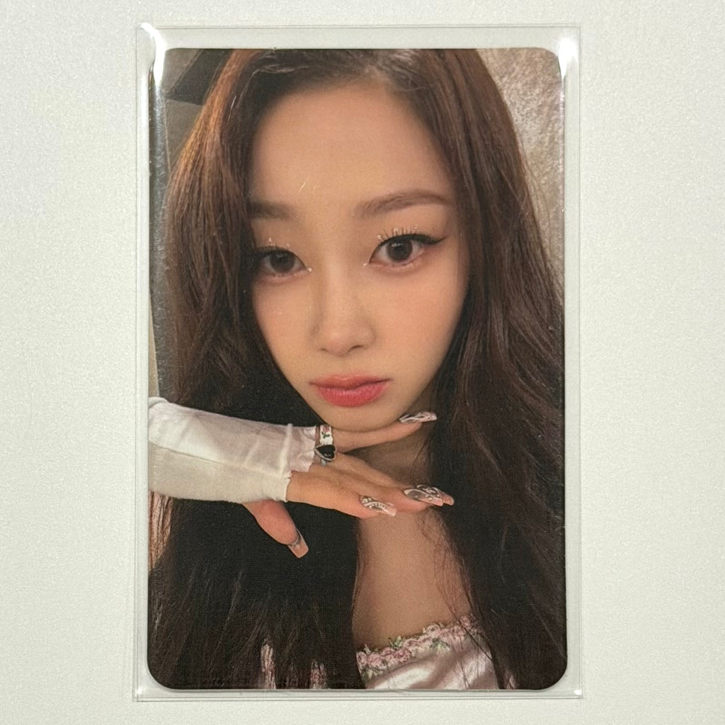 GISELLE (AESPA) - PINK CHRISTMAS MD OFFICIAL TRADING PHOTOCARD