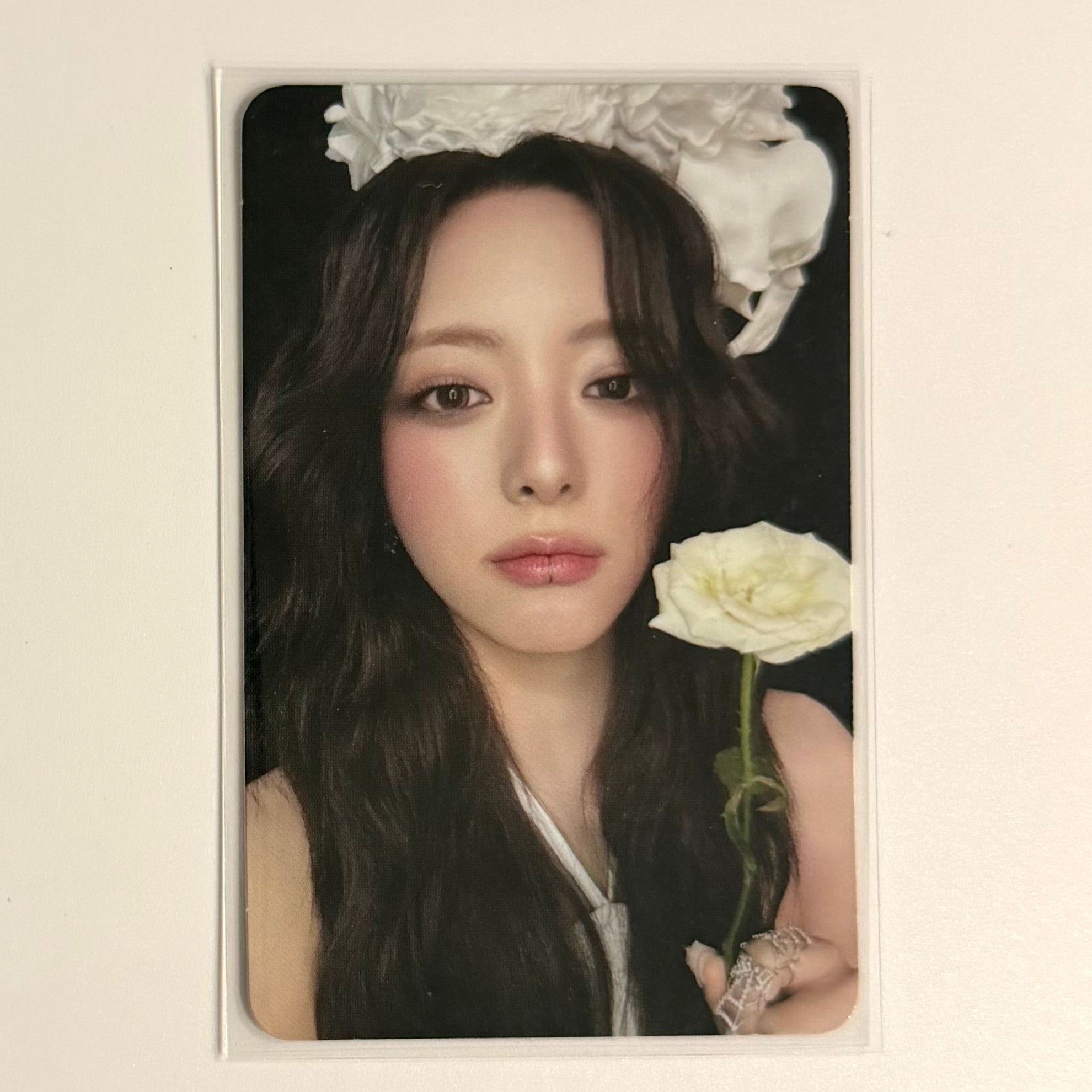 YUNA (ITZY) - MOTTO ALBUM PHOTOCARD