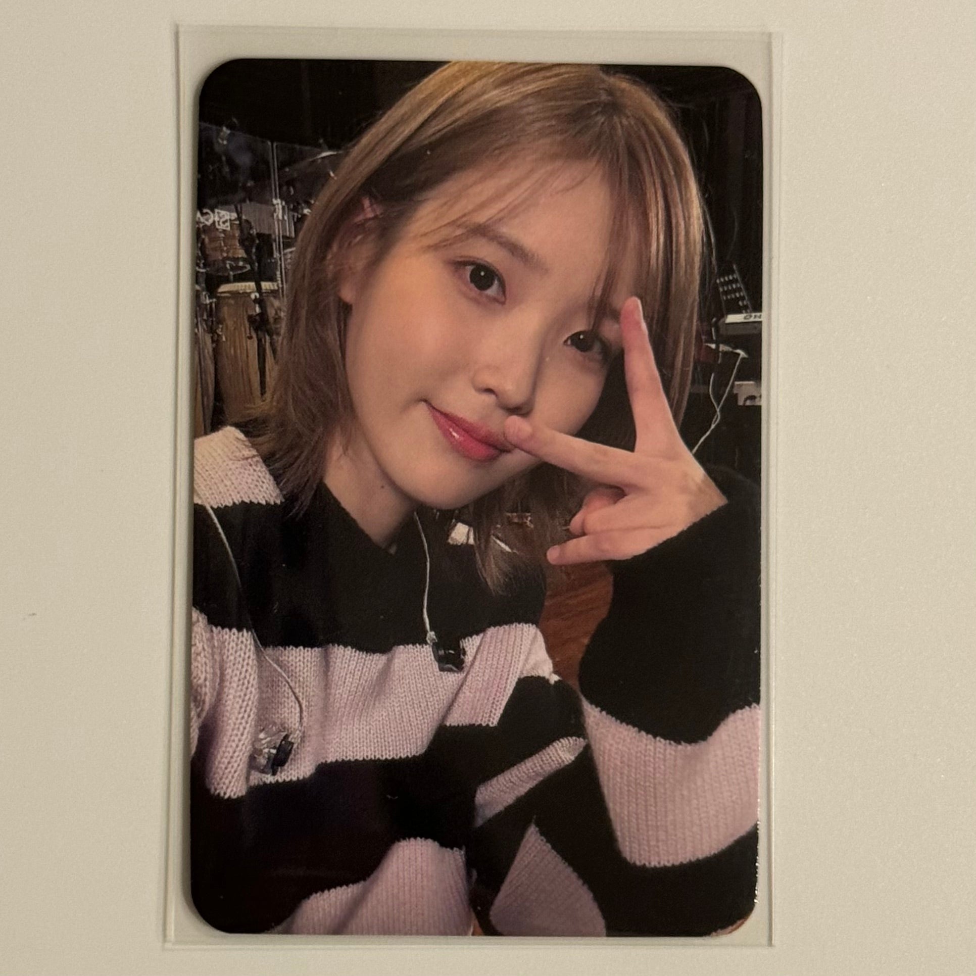 IU THE WINNNING APPLE MUSIC AM FANSIGN POB PHOTOCARD