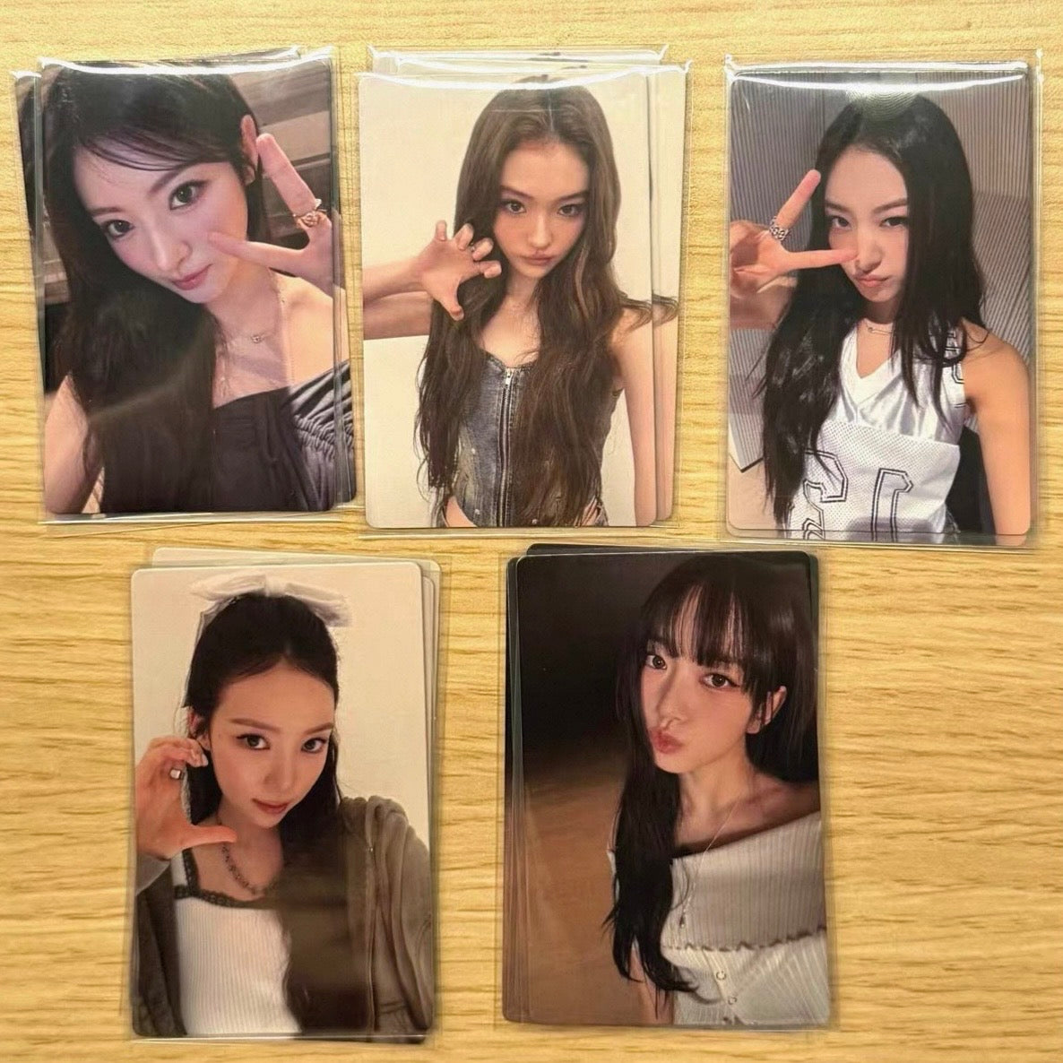 MEOVV My Eyes Open VVide Hangzhou Fansign POB Photocard – All