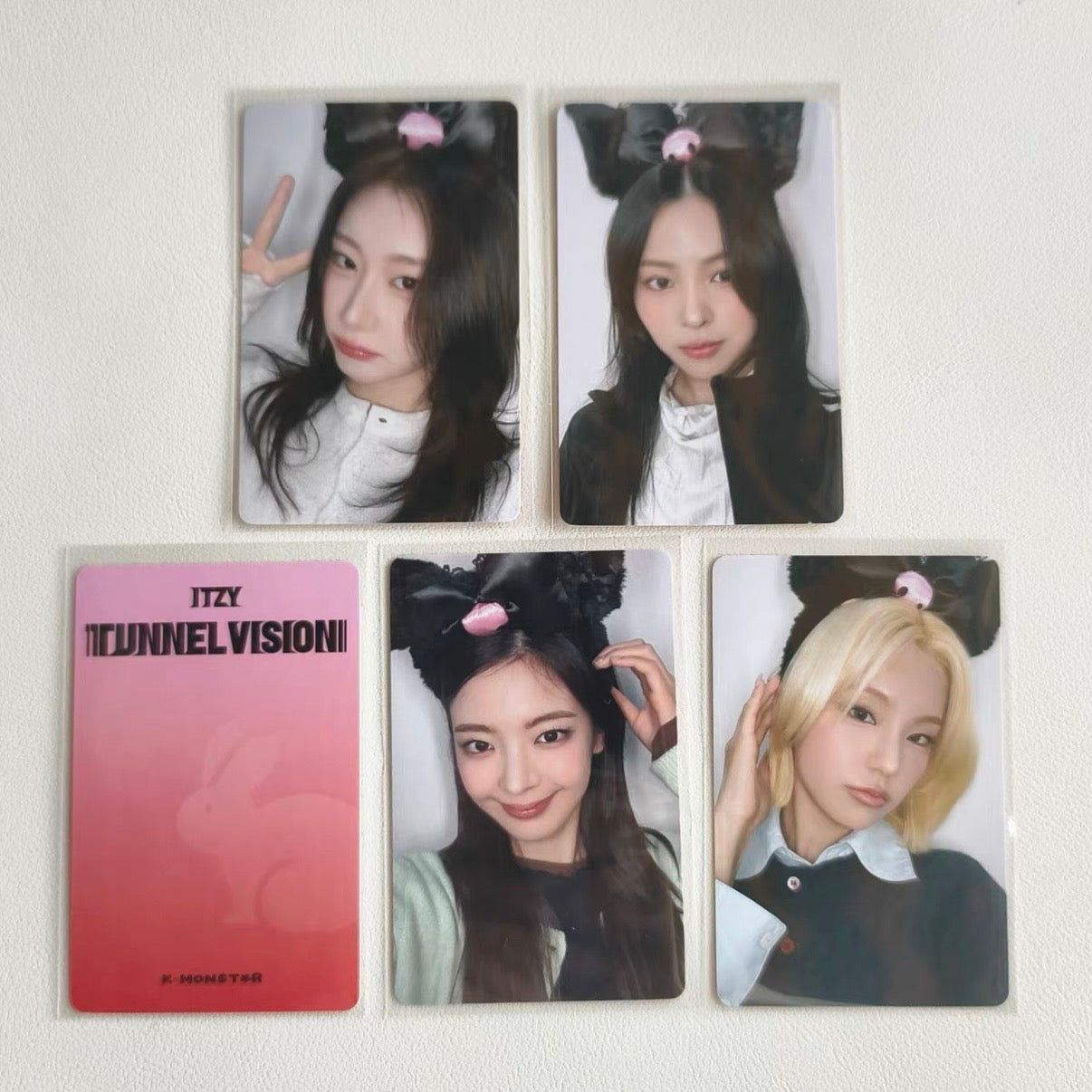 ITZY TUNNEL VISION KMONSTER KM OFFLINE FANSIGN POB PHOTOCARD (KUROMI Ver.)